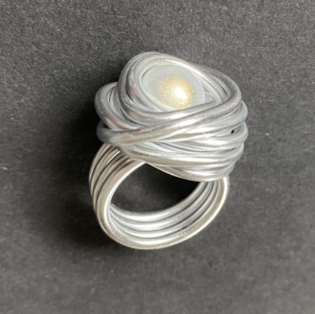 Ring mit Perlennest