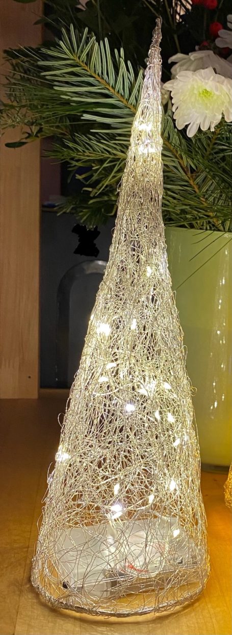 Weihnachtskegel beleuchtet