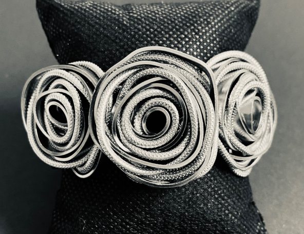 Armband mit Rosenspiralen
