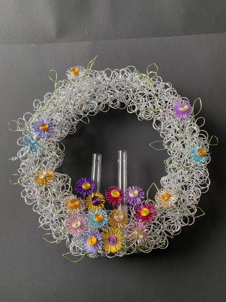 Türkranz mit Blumen